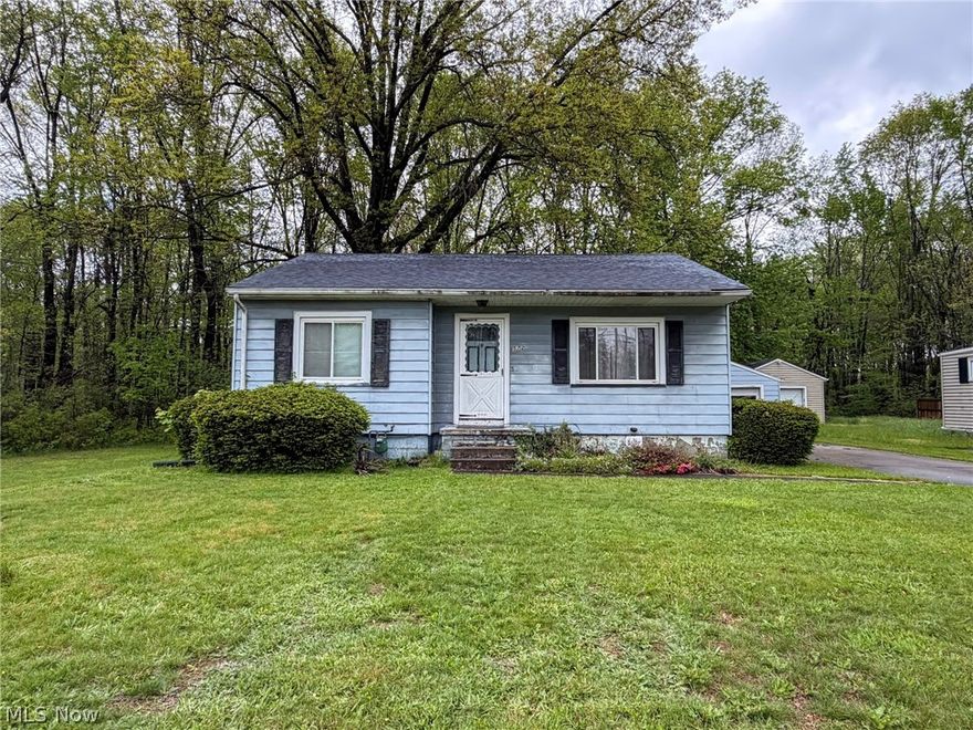 Check out this investment opportunity!  2 bedroom, 1 bathroom ranch ready for a remodel to bring it back to it’s full potential. Located on a quiet street with a park like backyard. Cash offers only.