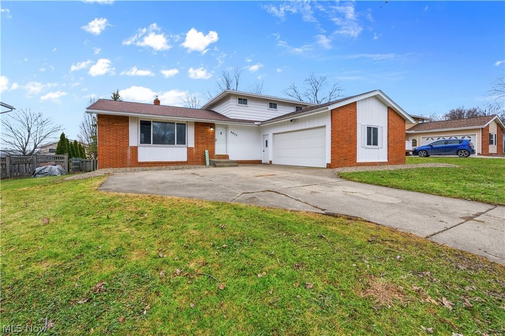 Photo of 4633 Hickory Ridge Avenue, Brunswick, OH 44212 (MLS # 5191693)