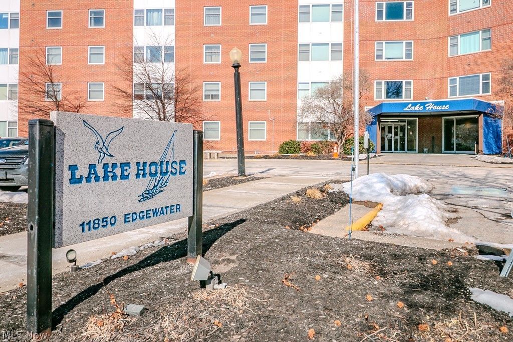 Photo of 11850 Edgewater Drive #1002, Lakewood, OH 44107 (MLS # 5186223)