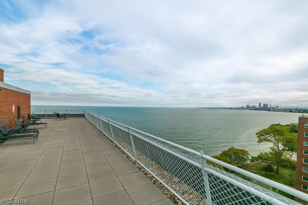 Lake House Condo - Residential