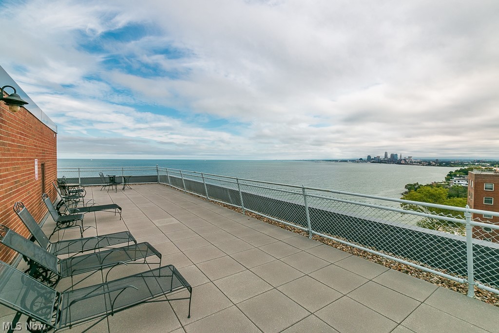 Lake House Condo - Residential