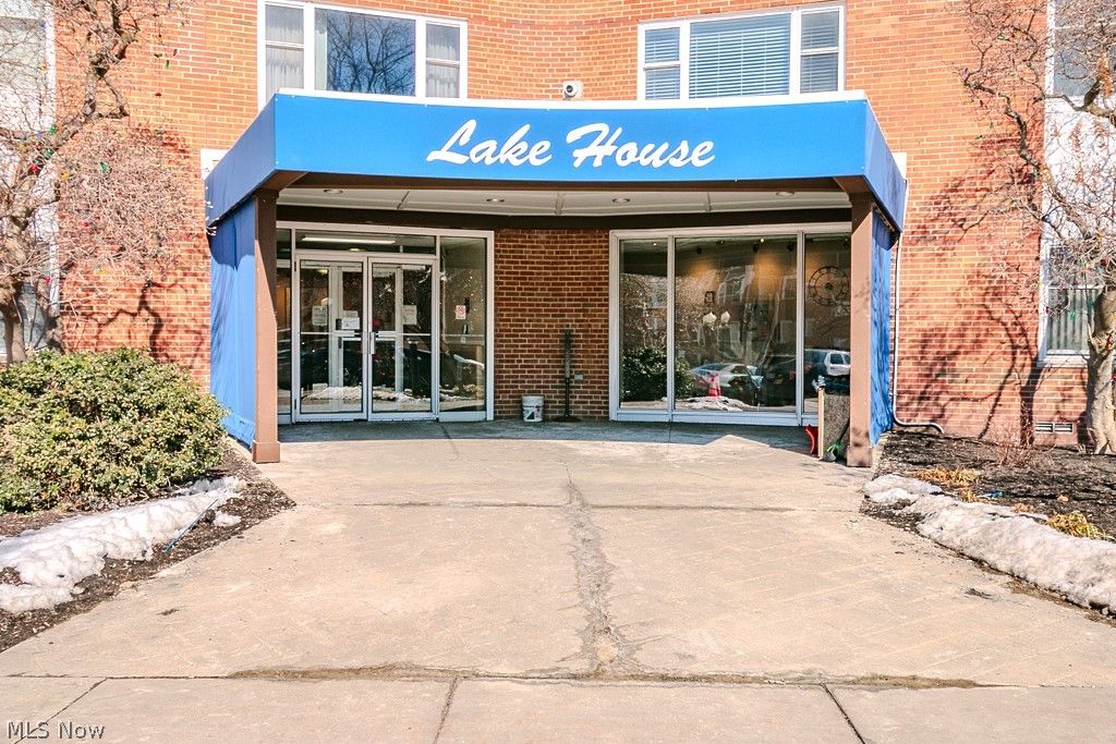 Photo of 11850 Edgewater Drive #1002, Lakewood, OH 44107 (MLS # 5186223)