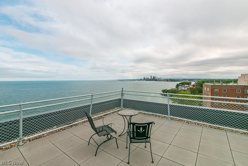 Lake House Condo - Residential