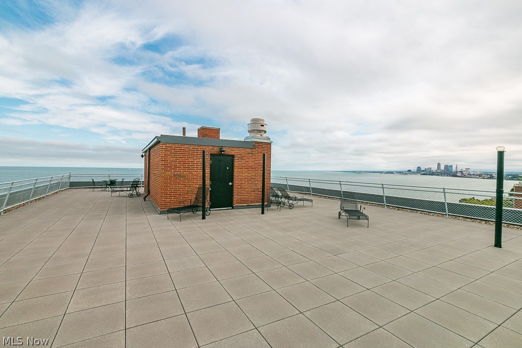 Lake House Condo - Residential