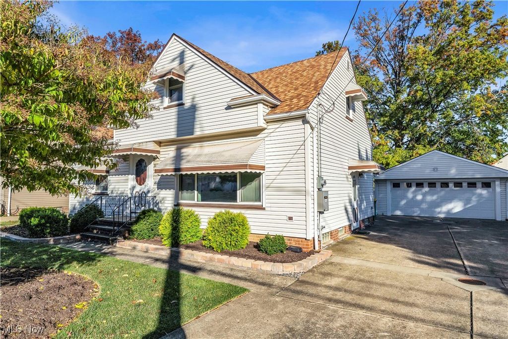 Photo of 30401 Harrison Street, Willowick, OH 44095 (MLS # 5168102)