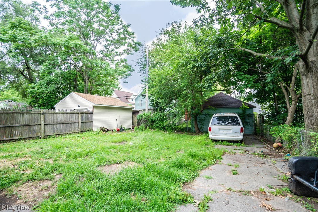Elizabeth & Roland Pletschers - Residential