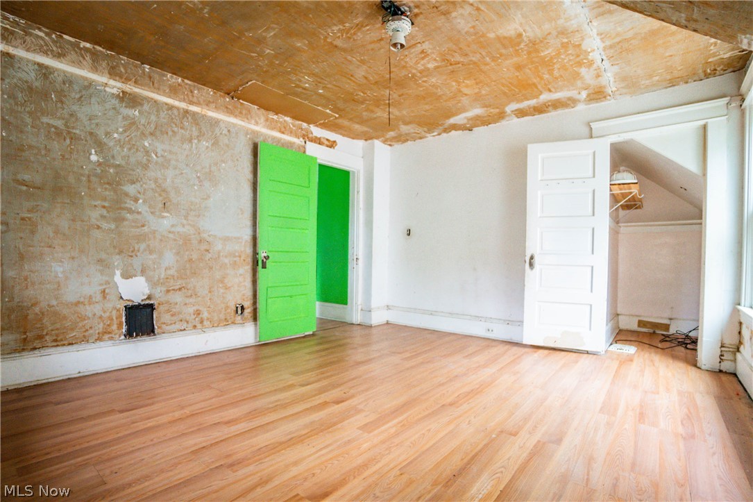 Elizabeth & Roland Pletschers - Residential