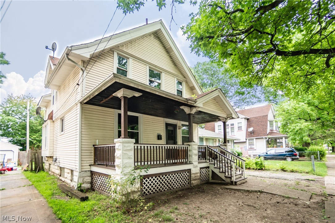 Elizabeth & Roland Pletschers - Residential