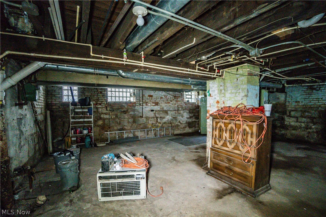 Elizabeth & Roland Pletschers - Residential