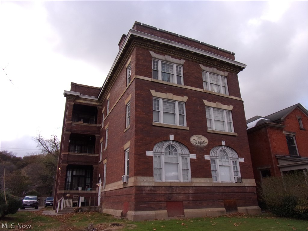 Great Investment opportunity. 8 Unit Apartment Building. Located in Historical Putnam District. Zoned C2 Community Commercial.