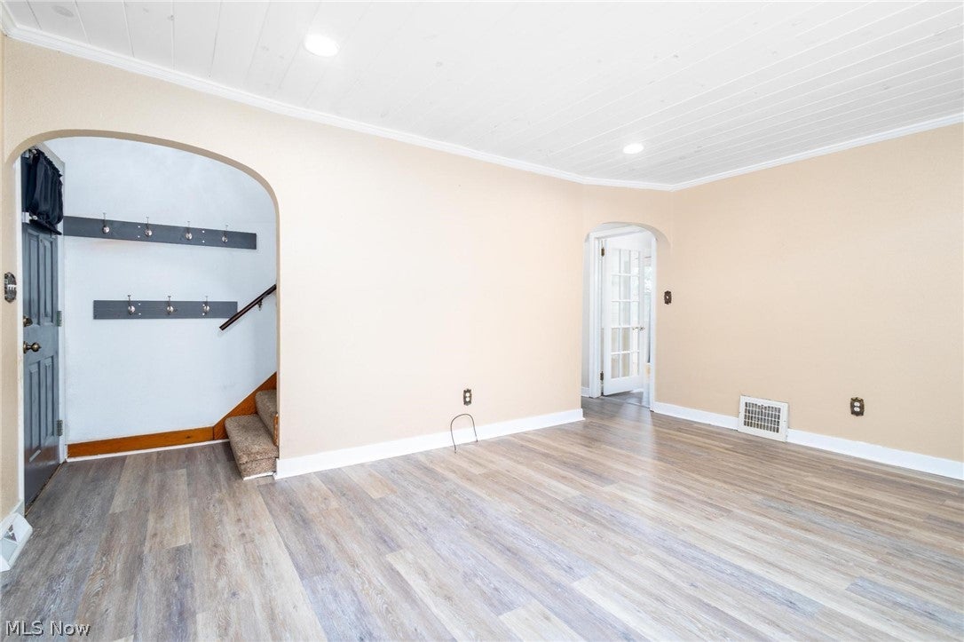 122 W Belleview Drive