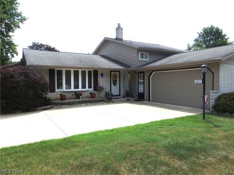 Homes For Sale - 5477 Dorothy Drive<br/> North Olmsted, OH 44070