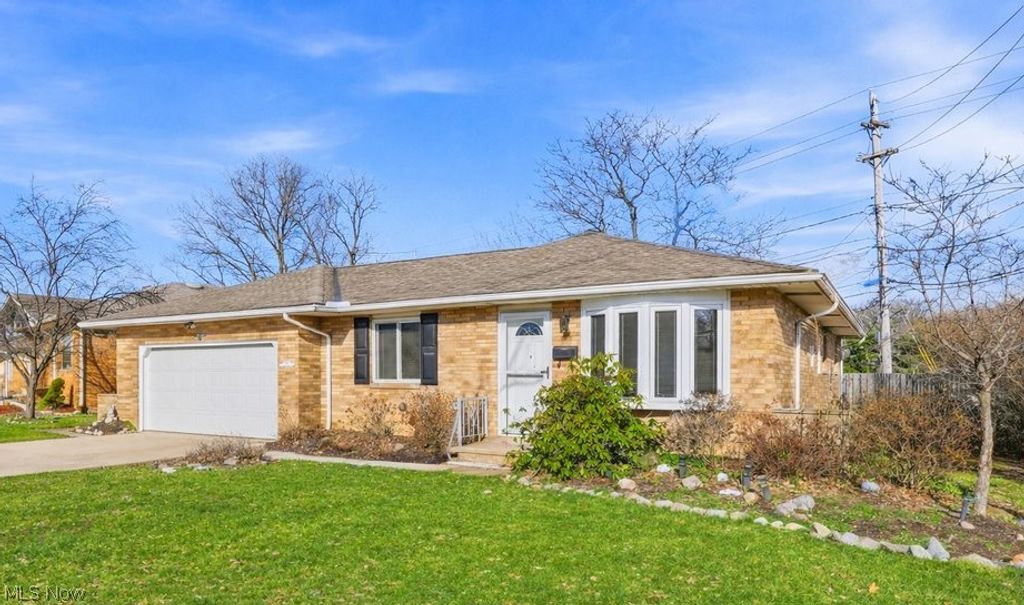 Photo of 5504 Carol Jean Boulevard, Garfield Heights, OH 44125 (MLS # 5191921)