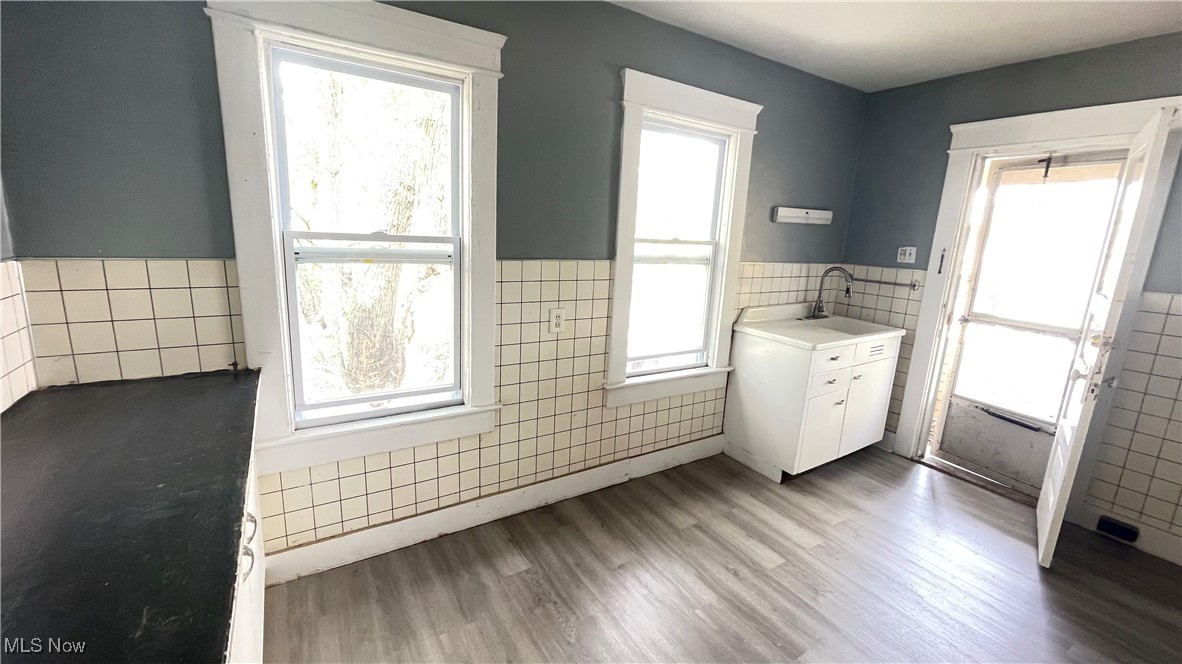 J H Hardys - Residential Lease