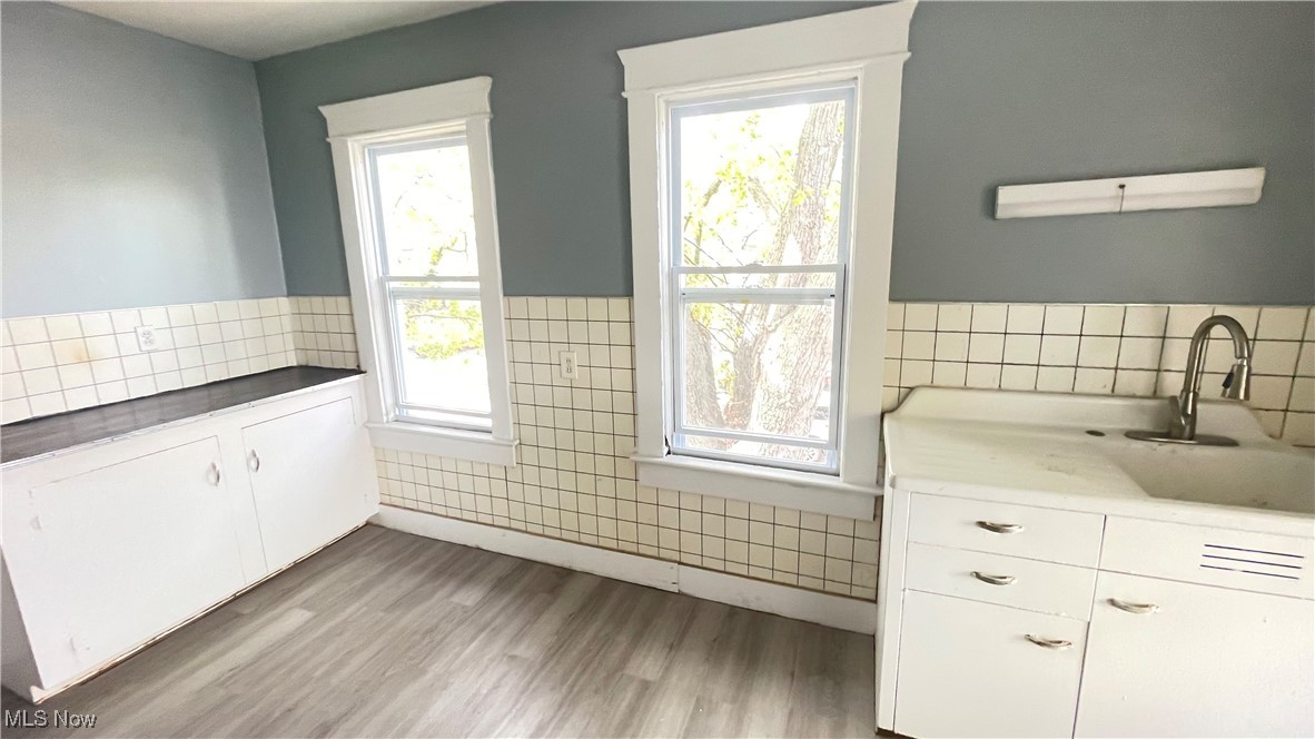 J H Hardys - Residential Lease