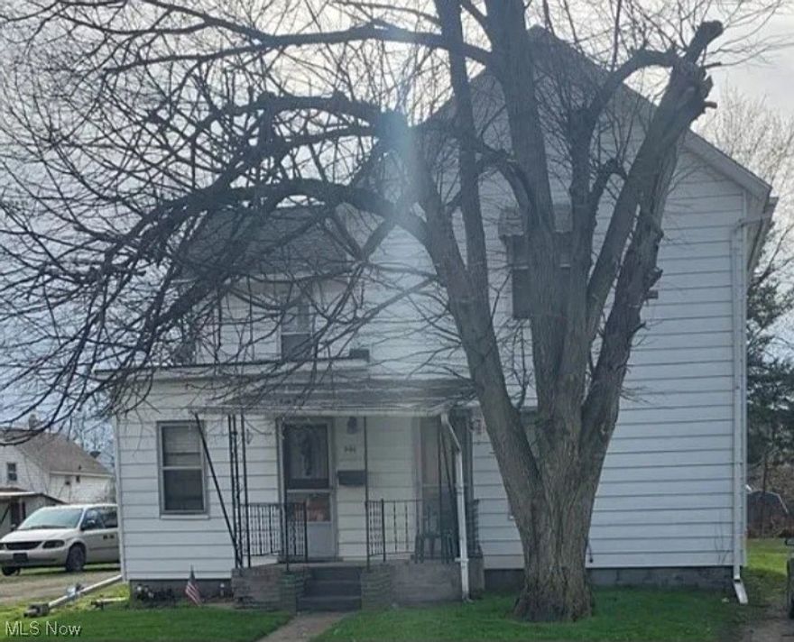 Investors!!! This property is a 3 unit Triplex. First floor unit has 2 bed/1 bath. Second floor unit has 1 bed/1 bath. Third unit has 1 bed/1 bath. Unit 3 currently rents for $650/mo. Unit 1 currently rents for $800/mo. Unit 2 is currently vacant. Total monthly rents currently bring in $1450. 48 HOUR NOTICE REQUIRED FOR ALL SHOWINGS.