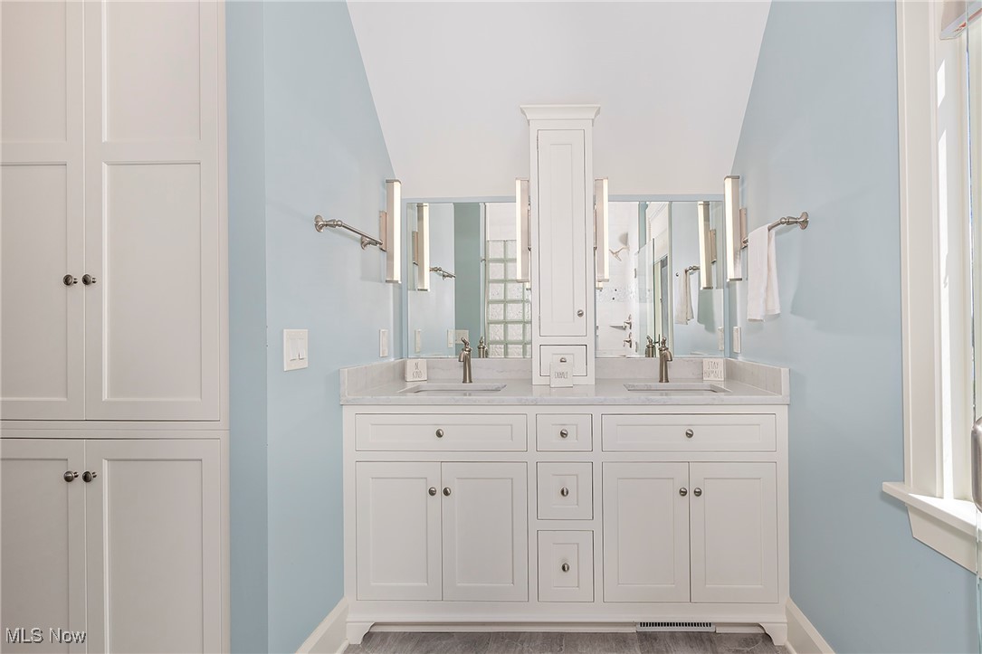 Congress Lake Club - Residential