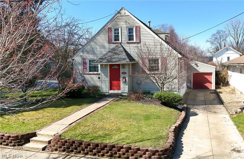 Homes For Sale - 2452 Clara Street<br/> Cuyahoga Falls, OH 44221