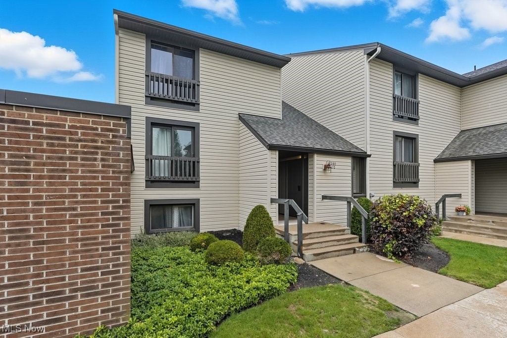 Welcome to this beautiful one bedroom, one bathroom condo offering a perfect blend of comfort and coziness. Recent updates include flooring, paint, and brand-new HVAC installed May 30th, 2025. Enjoy all the amenities Greenwood has to offer such as indoor/outdoor pool, tennis courts, parks, and minutes away from shopping.