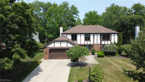 Homes For Sale - 16932 Willow Wood Drive<br/> Cuyahoga County, Strongsville, OH 44136