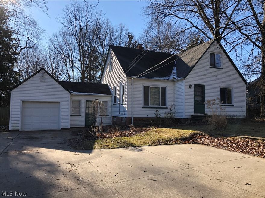 Great Value in Broadview Heights! 3 bedroom 2 full bathrooms with over 1,700 sqft plus over 400 sqft of finished basement. Features include replacement windows, two fireplaces, turnaround drive, large deck, attached garage, good size yard and an enclosed sunroom. Make this home great again, just needs your finishing touches! Selling 'as-is'. Contact for more details or private showing. OWNER​​‌​​​​‌​‌​​​‌‌​​​‌‌‌​​‌​​‌‌​​​​ MOTIVATED!