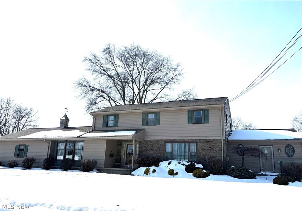 Photo of 383 Edgewood Court, Columbiana, OH 44408 (MLS # 5184505)