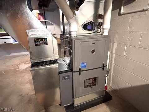 Tiny photo for 383 Edgewood Court, Columbiana, OH 44408 (MLS # 5184505)