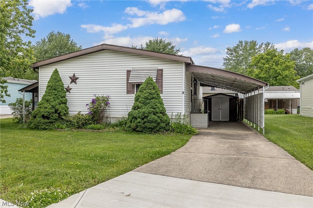 Photo of 5 Michael Drive, Olmsted Township, OH 44138 (MLS # 5211026)