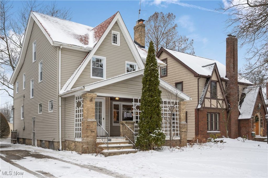 Photo of 2016 Rossmoor Road, Cleveland Heights, OH 44118 (MLS # 5178681)