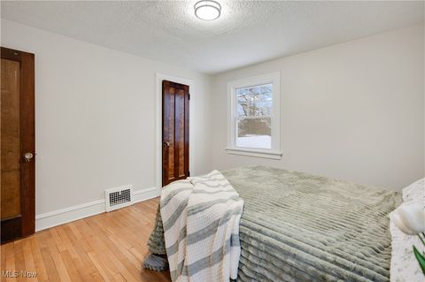 Tiny photo for 2016 Rossmoor Road, Cleveland Heights, OH 44118 (MLS # 5178681)