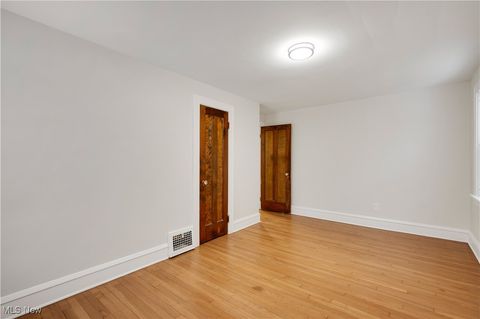 Tiny photo for 2016 Rossmoor Road, Cleveland Heights, OH 44118 (MLS # 5178681)