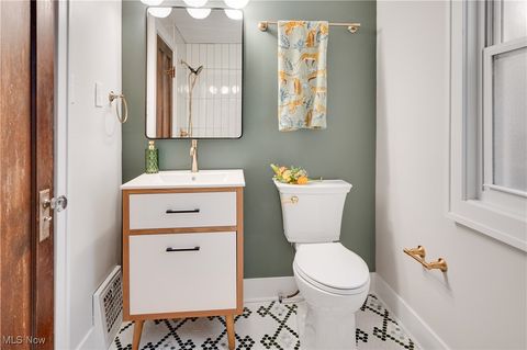 Tiny photo for 2016 Rossmoor Road, Cleveland Heights, OH 44118 (MLS # 5178681)