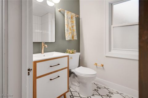 Tiny photo for 2016 Rossmoor Road, Cleveland Heights, OH 44118 (MLS # 5178681)