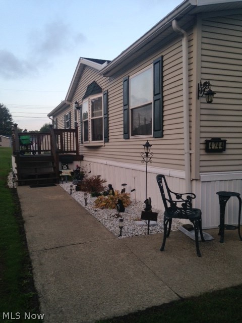 Lovely and well cared for 2000 Fairmont Windsor in Valley Hills! This ranch style home boasts with tons of updates! 3 bedroom, 2 full bath home with new flooring, remodeled bathroom, new doors, back porch/deck, new roof (2013), new furnace (04), Large new hot water tank (2013) and ALL STAINLESS STEEL APPLIANCES STAY! Master bedroom is equipped with a large walk in closet and master bath with jacuzzi tub. Living room offers a cozy wood burning fireplace perfect for the winter months! Home is on a well maintained and beautifully landscaped lot. Why rent when you can OWN this home for less! Cash or loan, no rental and no lease purchase, sale only! Call today for your private showing- you won't want to miss this!