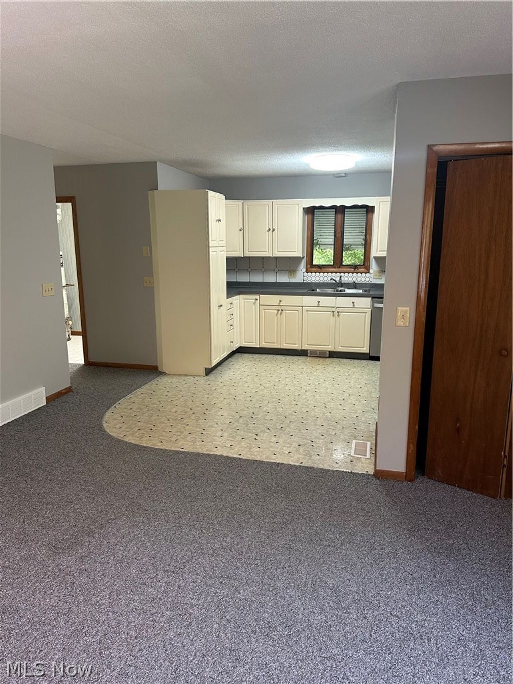 Photo of 10095 Johnnycake Ridge Rd RD, Concord Township, OH 44077 (MLS # 5206684)