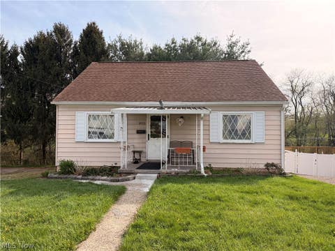 Homes For Sale - 3922 Hanlin Way<br/> Weirton, WV 26062