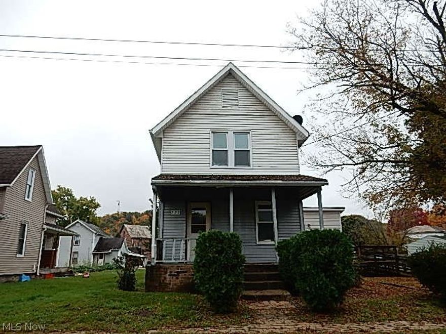 Here is a steal... Malvern fixer does need work but so much potential! Nice yard.  Hud Case # 412-494649.  Hud homes sold AS IS only. Will need preapproval or proof of funds with offer. Bids open to owner occupants, non profits and owner occupants only until  11/9/2016 11:59:59 PM  CT.