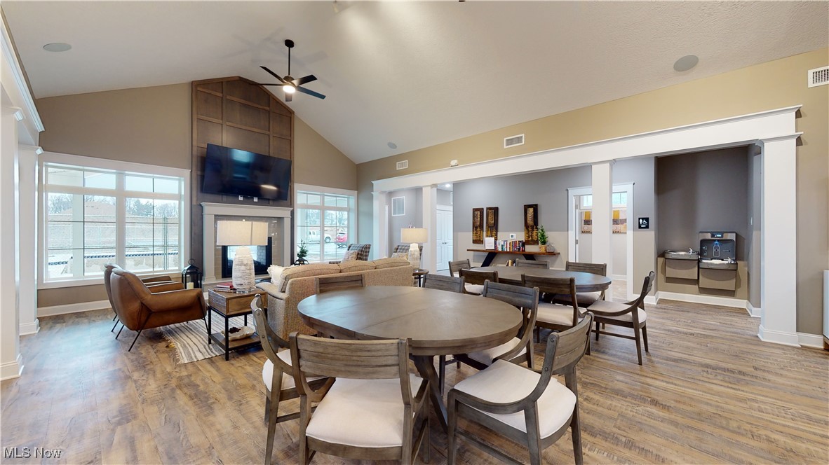 The Courtyards at New Seasons - Residential