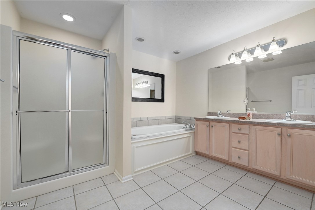 Vista Lago - Residential