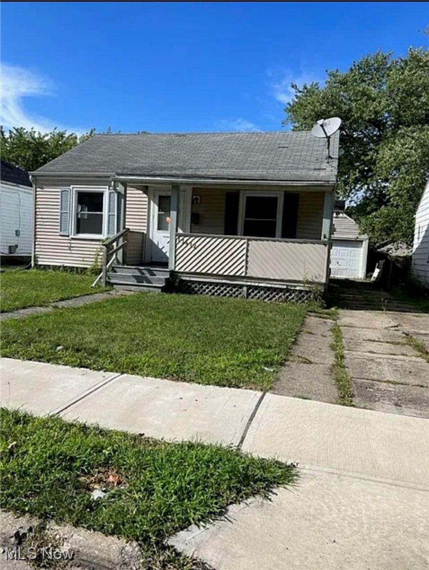 Recently remodeled 3 Beds ranch, single house for rent. New windows, new vinyl click flooring, new kitchen cabinets and counter top. Recently painted entire house. Close to inter state route 71 and 480. Close to downtown and bus route. Full basement and front porch. One car detached garage.