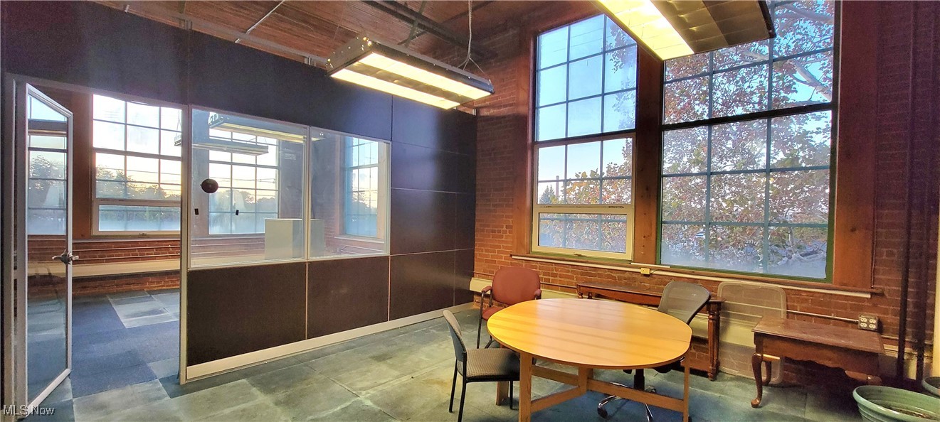 Lin Omni Square - Commercial Sale