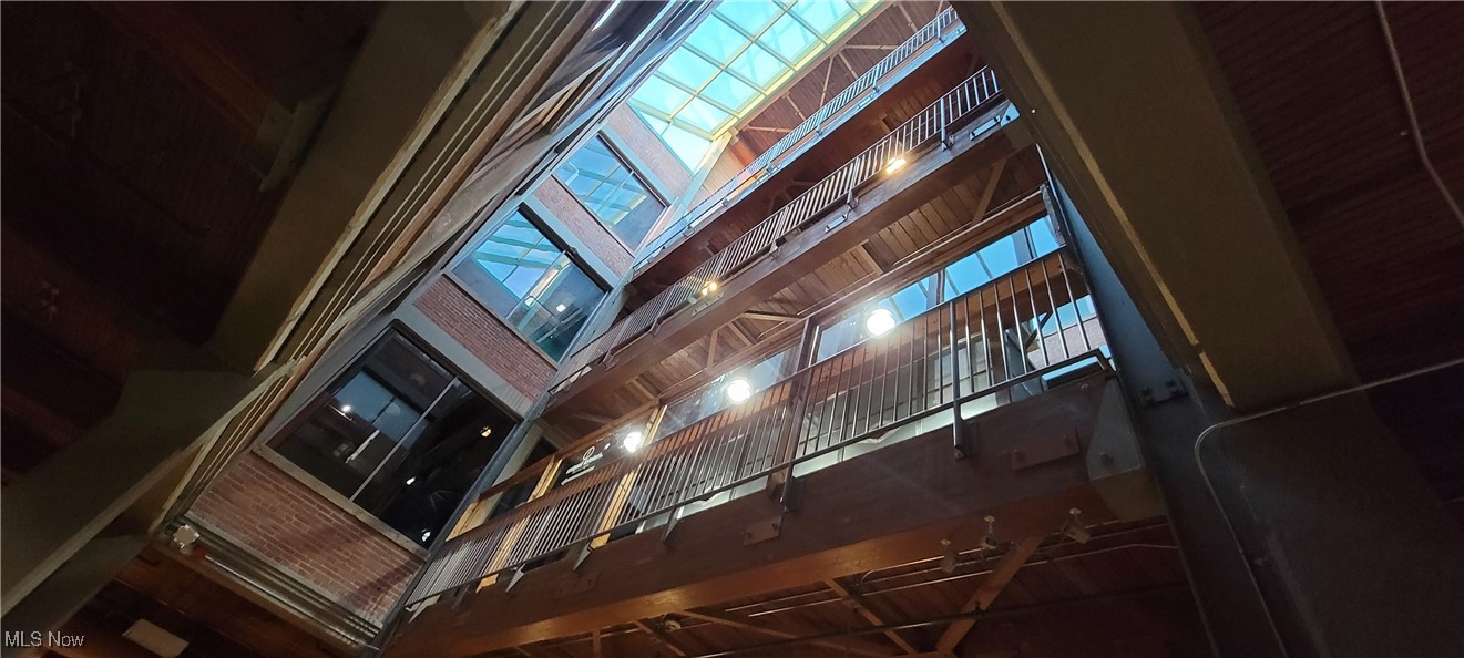 Lin Omni Square - Commercial Sale