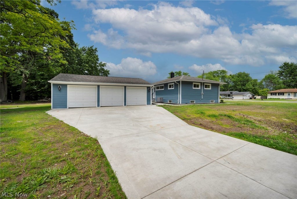 Photo of 1622 Diana Drive, Brunswick, OH 44212 (MLS # 5220032)