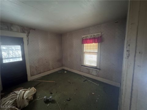 Tiny photo for 2104 Elm Street, Youngstown, OH 44505 (MLS # 5179059)