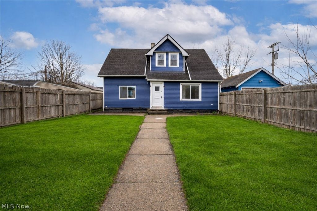 Photo of 12831 Carrington Avenue, Cleveland, OH 44135 (MLS # 5199860)