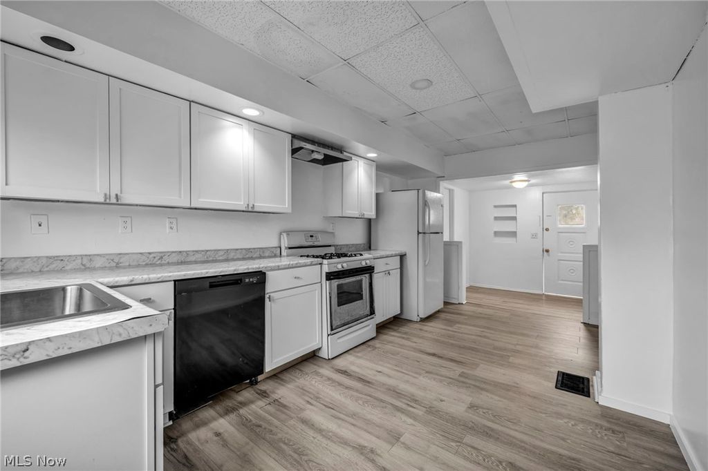 Photo of 12831 Carrington Avenue, Cleveland, OH 44135 (MLS # 5199860)