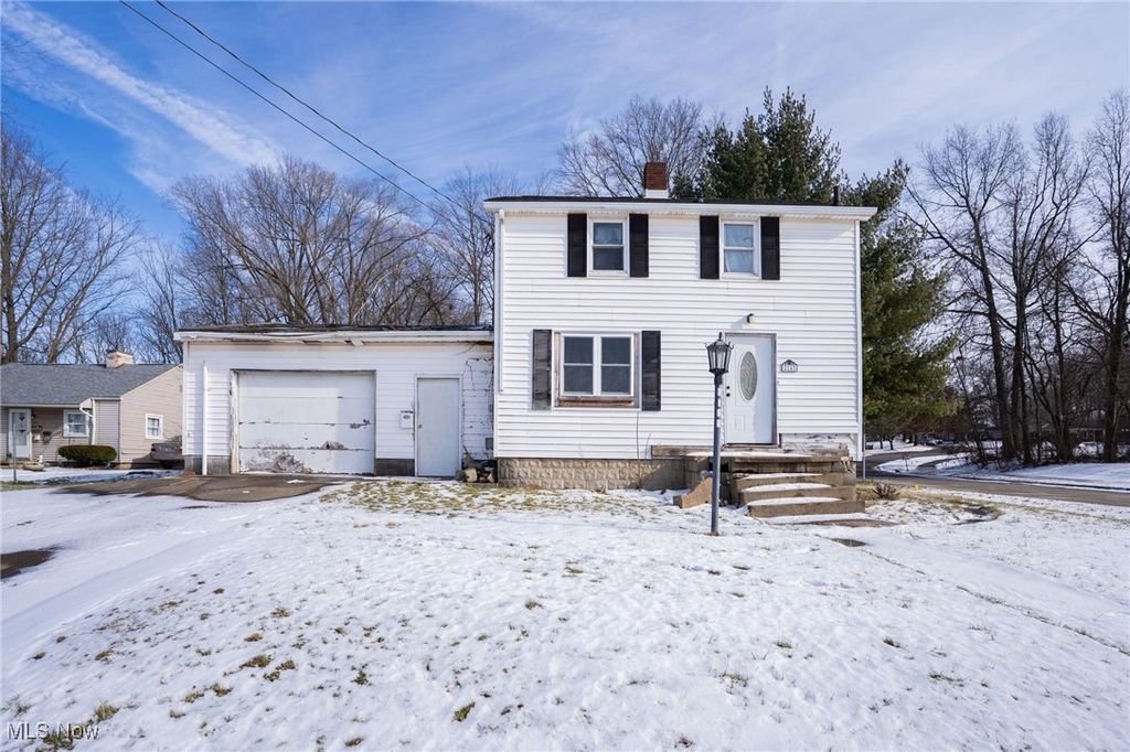Photo of 2143 Central Parkway Avenue SE, Warren, OH 44484 (MLS # 5183148)