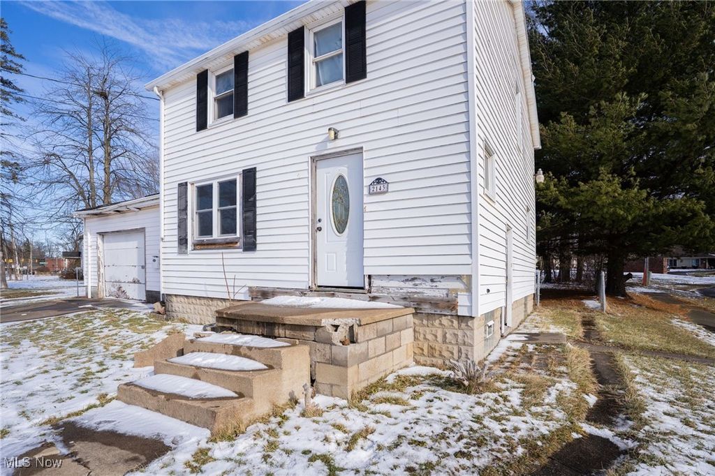 Photo of 2143 Central Parkway Avenue SE, Warren, OH 44484 (MLS # 5183148)