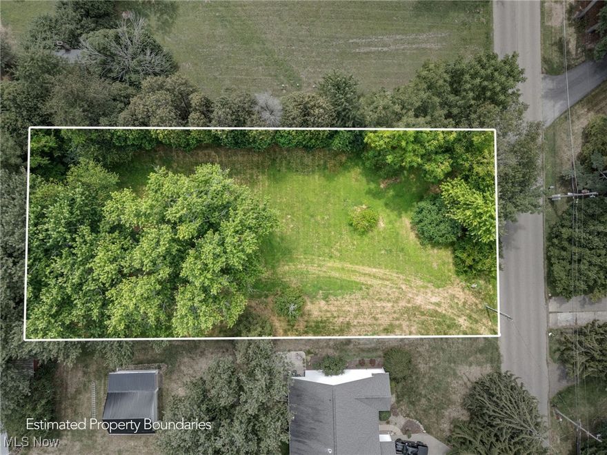 A buildable half acre lot (100'X235')for a 3 bedroom home in the heart of North Canton School District. Located
on a quiet street yet close to shopping, restaurants, and the highway for an easy commute. You have the ease of it all in
this location. Please note there are specific plans to be followed in order for a home to be built. Agents see supplements
for approved plans and broker comments for specific details.