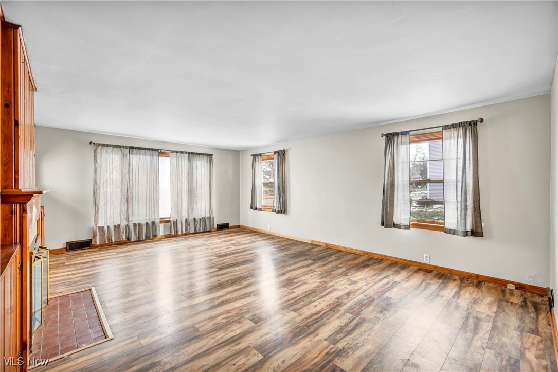 Village/Navarre - Residential